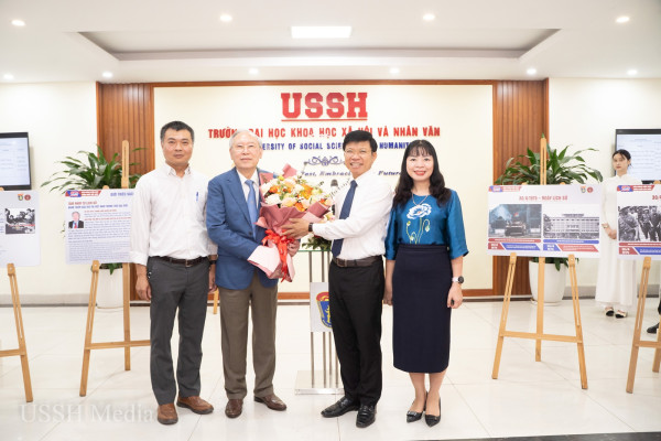 (PT-TH Hà Nội) Trưng bày, tọa đàm sách kỷ niệm 50 năm thống nhất đất nước