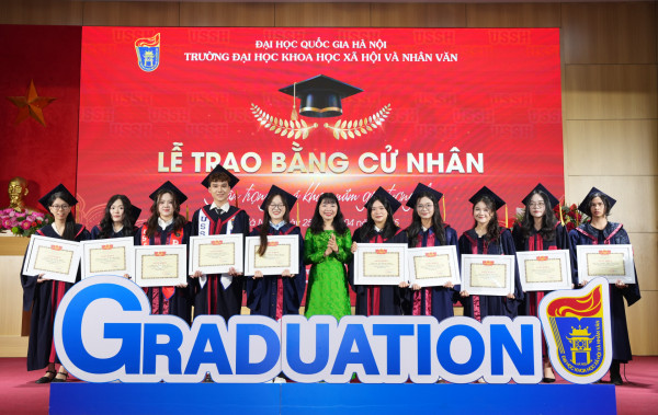 VNU-USSS tổ chức lễ trao bằng cho hơn 400 Tân cử nhân năm học 2024-2025